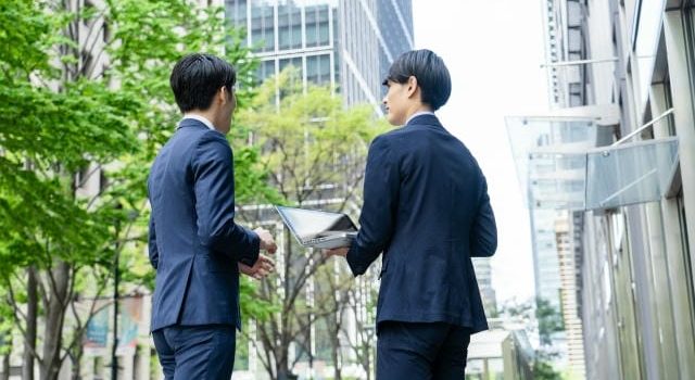 銀行の初任給が示す日本経済とキャリア安定性の新たな可能性