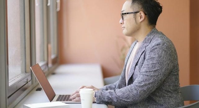 銀行業界の初任給上位はなぜ続く社会を支える責任と成長の魅力