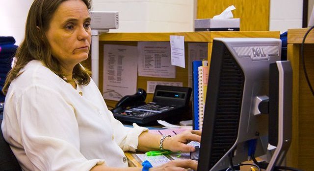 銀行がホワイト企業と呼ばれる理由と働きやすさを左右するポイント分析