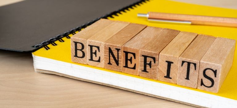 銀行業界のホワイト度を多角的に評価する新時代の働き方とランキング分析